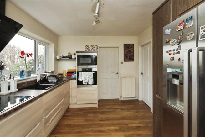 4 bed Detached for sale Image 4