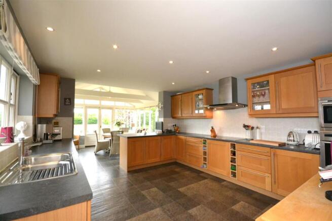 Kitchen 2.jpg