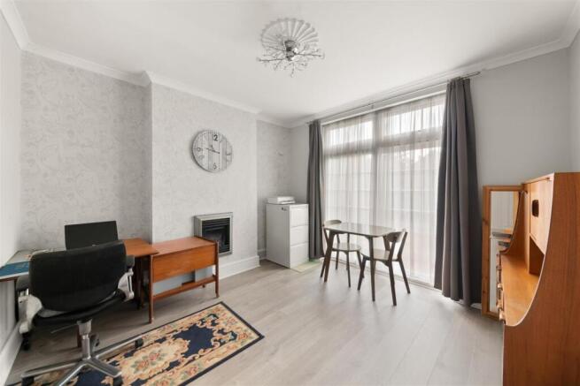 Victoria Avenue, Hillingdon photo 3