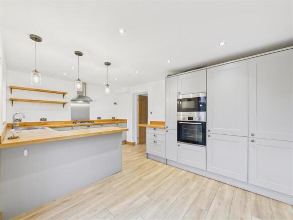 3 bed Semi-Detached for sale Image 8