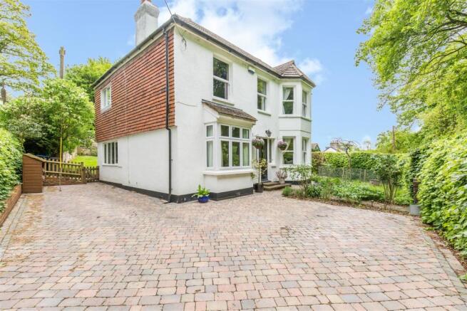 1. Robin Lodge, Old 