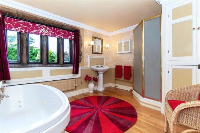 5 bed Detached for sale Image 12