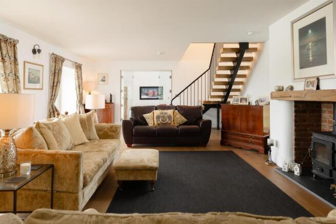 5 bed House for sale Image 6