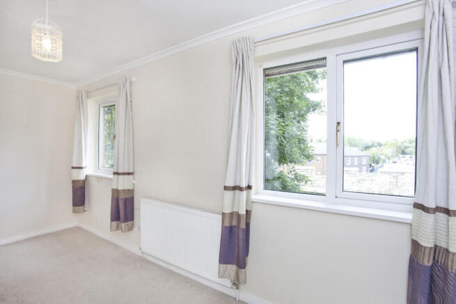 2 bed Apartment to rent Image 4