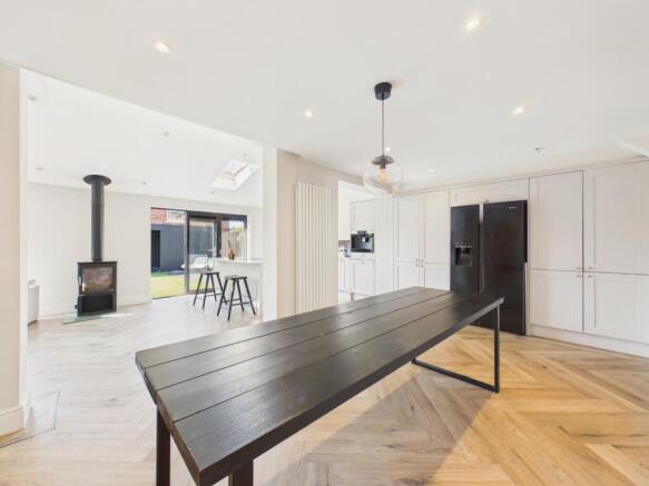5 bed Detached for sale Image 9