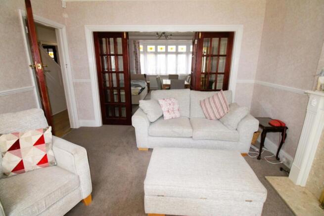 Parkland Avenue, Upminster, Essex photo 4