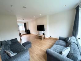 66, Estcourt Terrace, Headingley, Leeds LS6 3EY