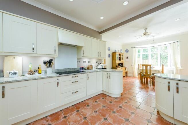 8308625-interior11.jpg