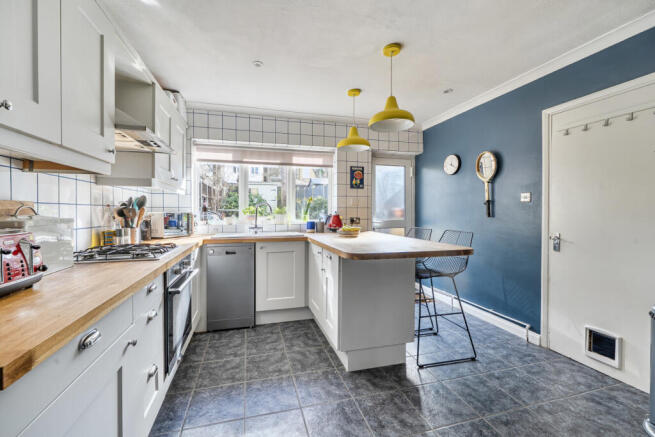 1417563-6-699d9fe...