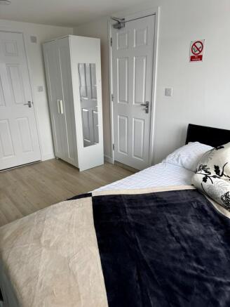 room 5 pic 4