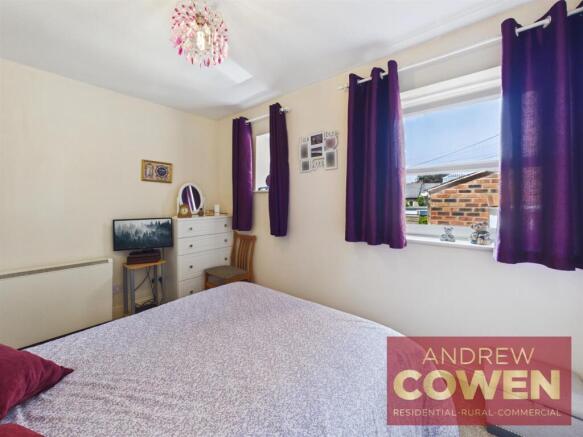 2 bed Flat for sale Image 11