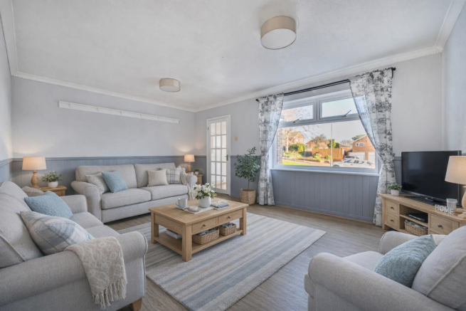 31 Harmans Way, Weedon