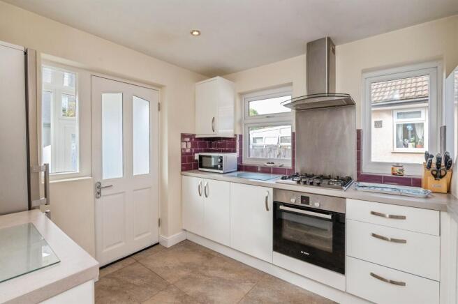 South Hall Drive, Rainham photo 4
