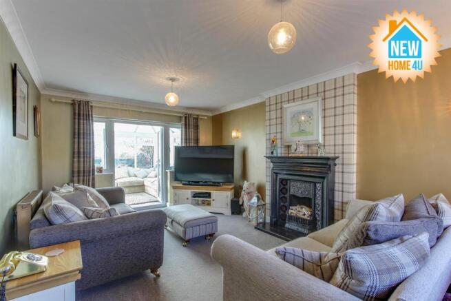 LOUNGE: