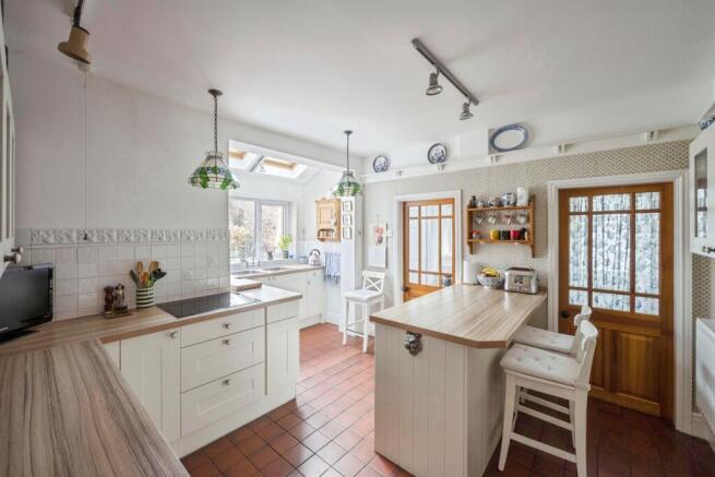 4 bed Detached for sale Image 7