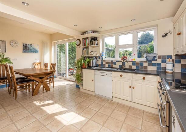 5 Foster Street-kitchen1.jpg