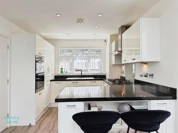 3 bed Detached for sale Image 5