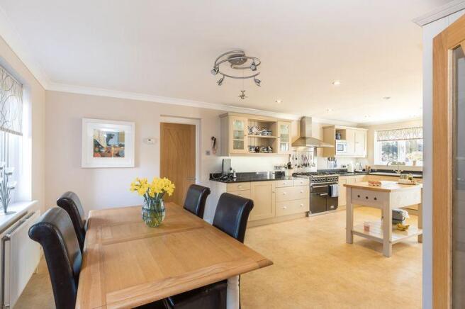 Kitchen/breakf...