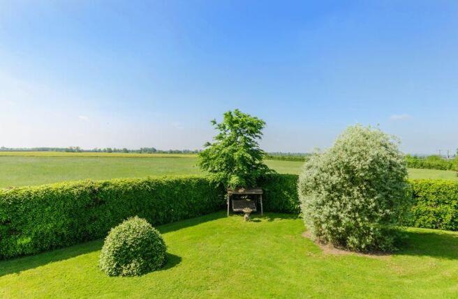 Rear garden/op...