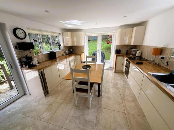 Modern Fitted Kitchen