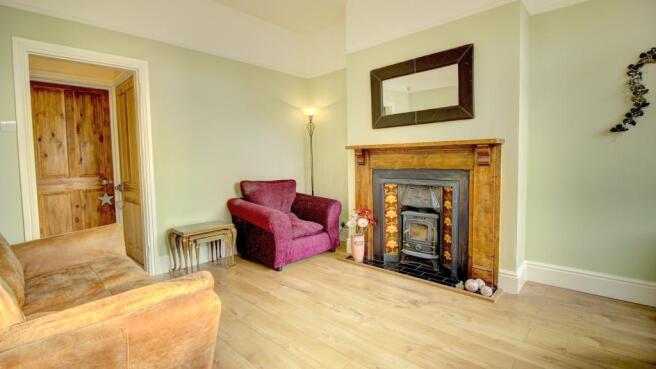 Lounge (alt angle)