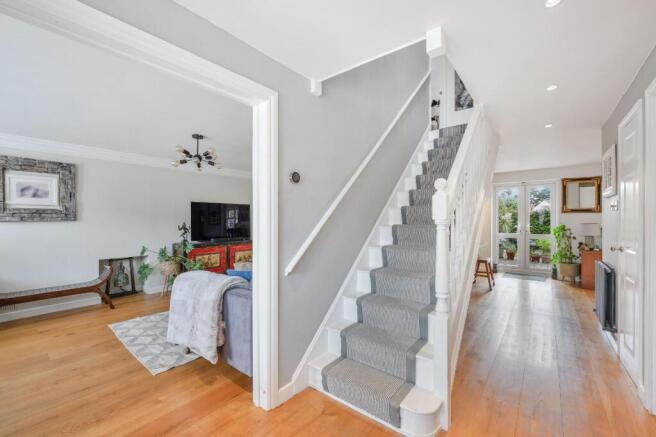 Elmwood Drive, Stoneleigh photo 4