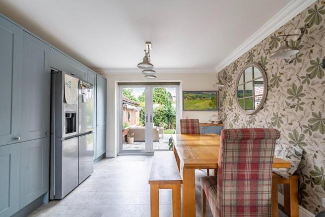 5 bed Detached for sale Image 4