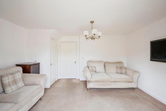 3 bed Town House for sale Image 8
