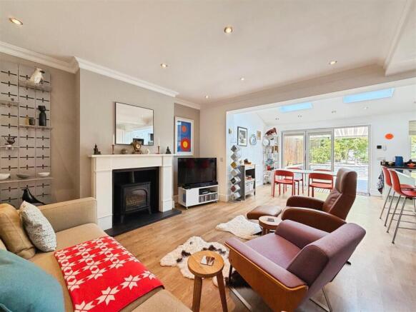 4 bed Semi-Detached for sale Image 5