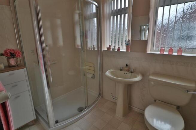 SHOWER ROOM/W.C