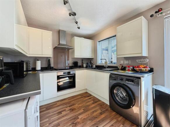3 bed Semi-Detached for sale Image 6