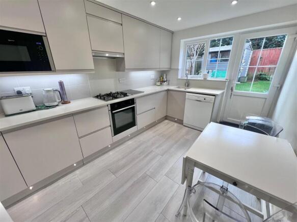 KITCHEN 1.jpg