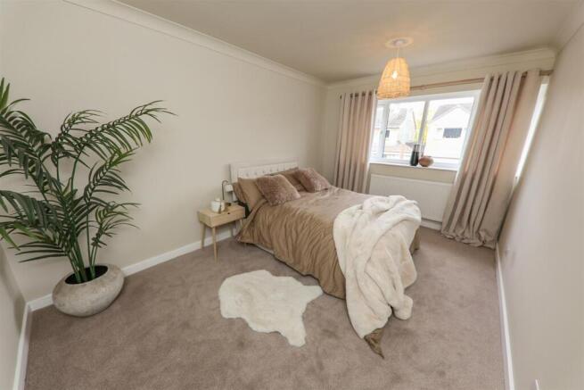 3 bed Semi-Detached for sale Image 10