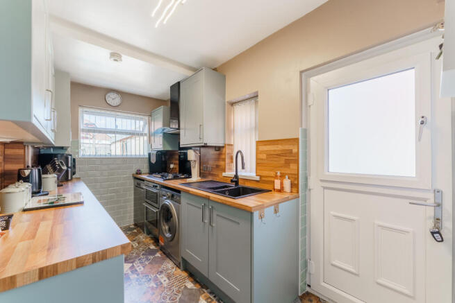 3 bed Semi-Detached for sale Image 3