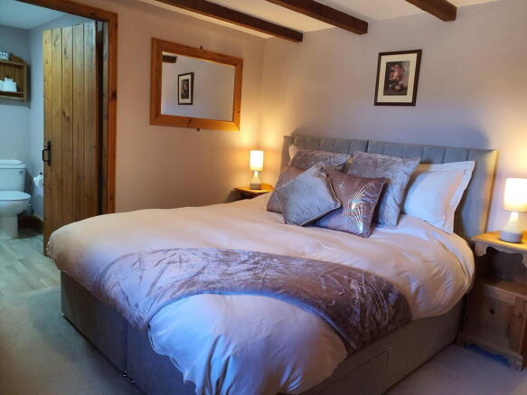 2 bed Apartment to rent Image 8