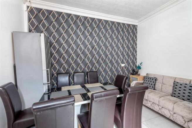 5 bed Detached for sale Image 7