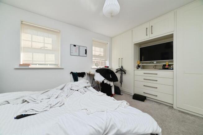 3 bed Town House for sale Image 9