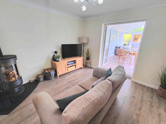 6 bed Detached for sale Image 8