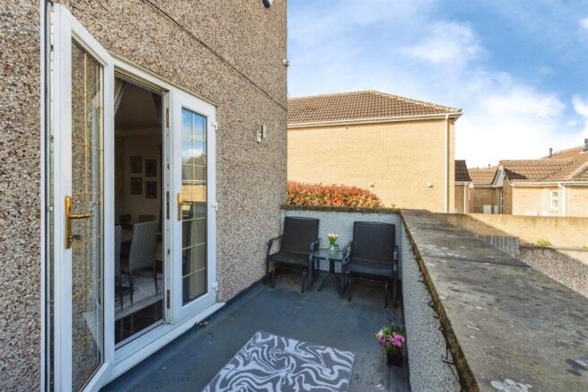 4 bed Detached for sale Image 9