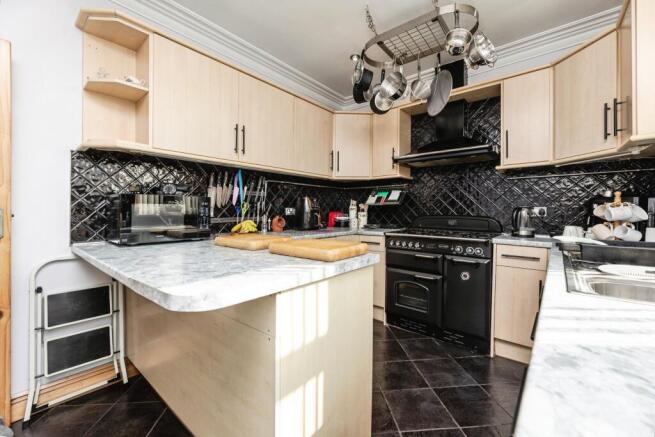 3 bed Semi-Detached for sale Image 6