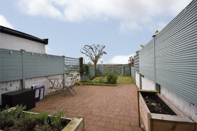 3 bed Terraced to rent Image 5