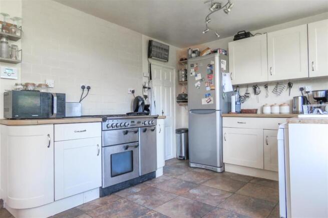 Kitchen / Dining Roo