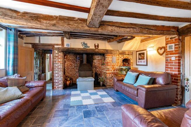 Bakers Cottage lounge2.jpg