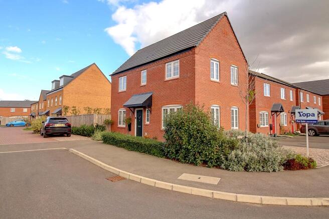 3-bed detached on Basset Close, Nuneaton, CV11, £325,000