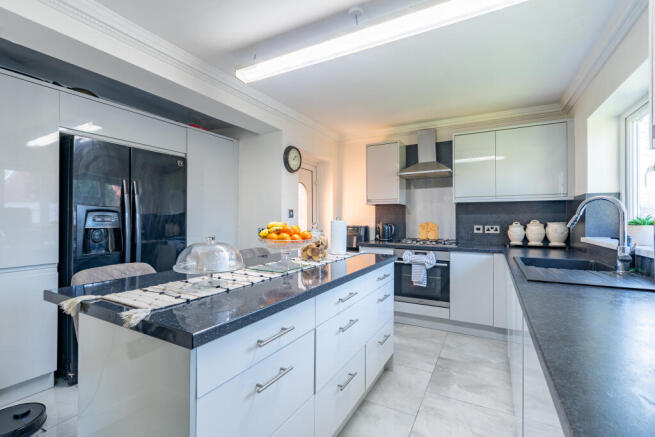4 bed Semi-Detached for sale Image 12