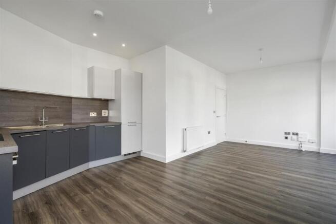 Flat 13 Royal House_11.jpg