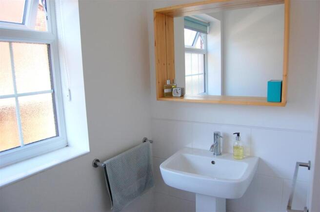 GROUND FLOOR SHOWER ROOM