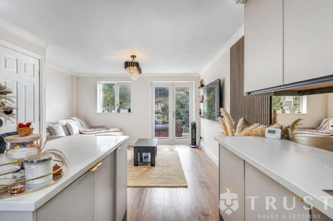 2 bed Semi-Detached for sale Image 6
