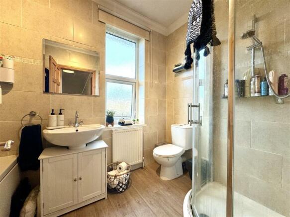 FAMILY BATHROOM