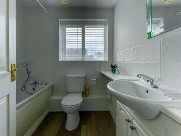 5 needles bathroom 